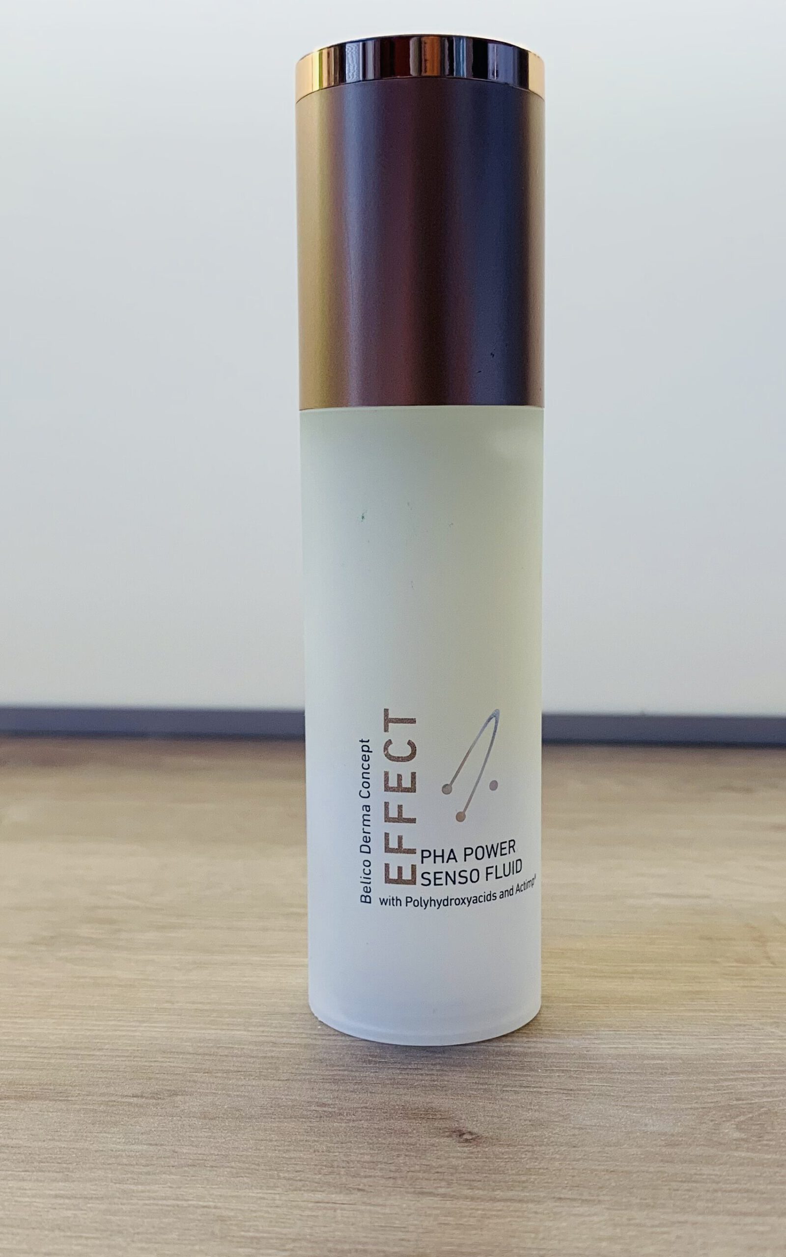 Meine Peeling-Favoriten für einen strahlenden Teint:
PHA Peeling Fluid - spendet Feuchtigkeit, schützt und exfoliert sanft